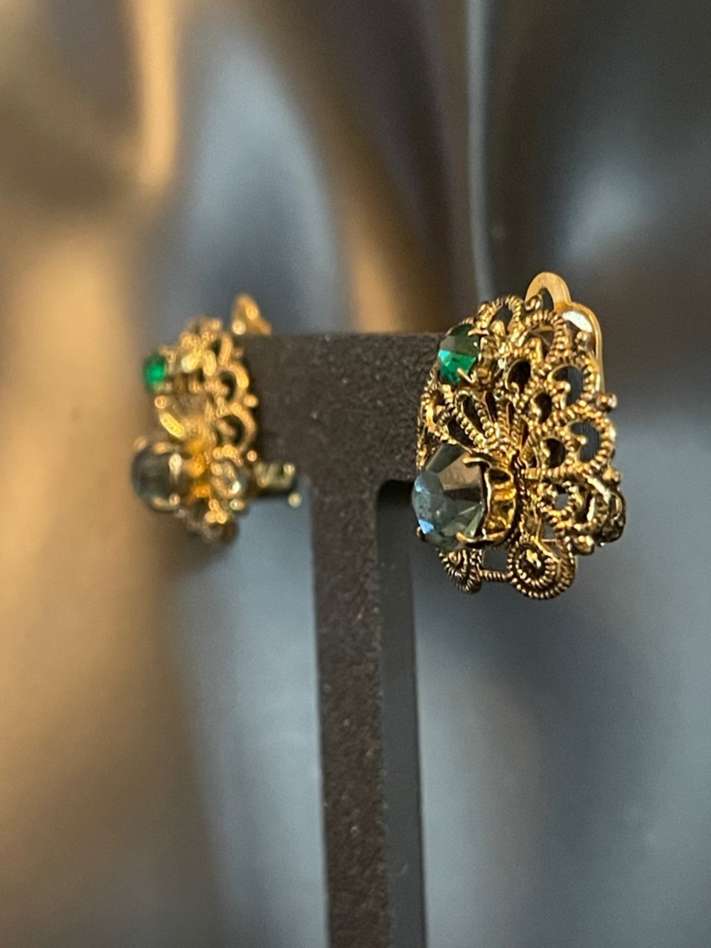 Antique Czechoslovakia Brass Filigree Green & Blue Glass Rhinestone Set - Picture 9 of 11